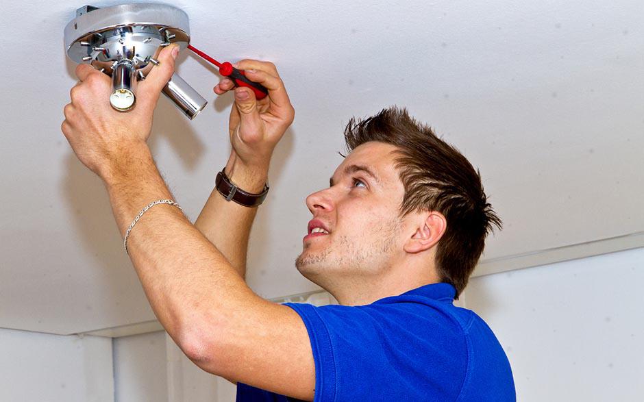 technicien électricien Paris 4